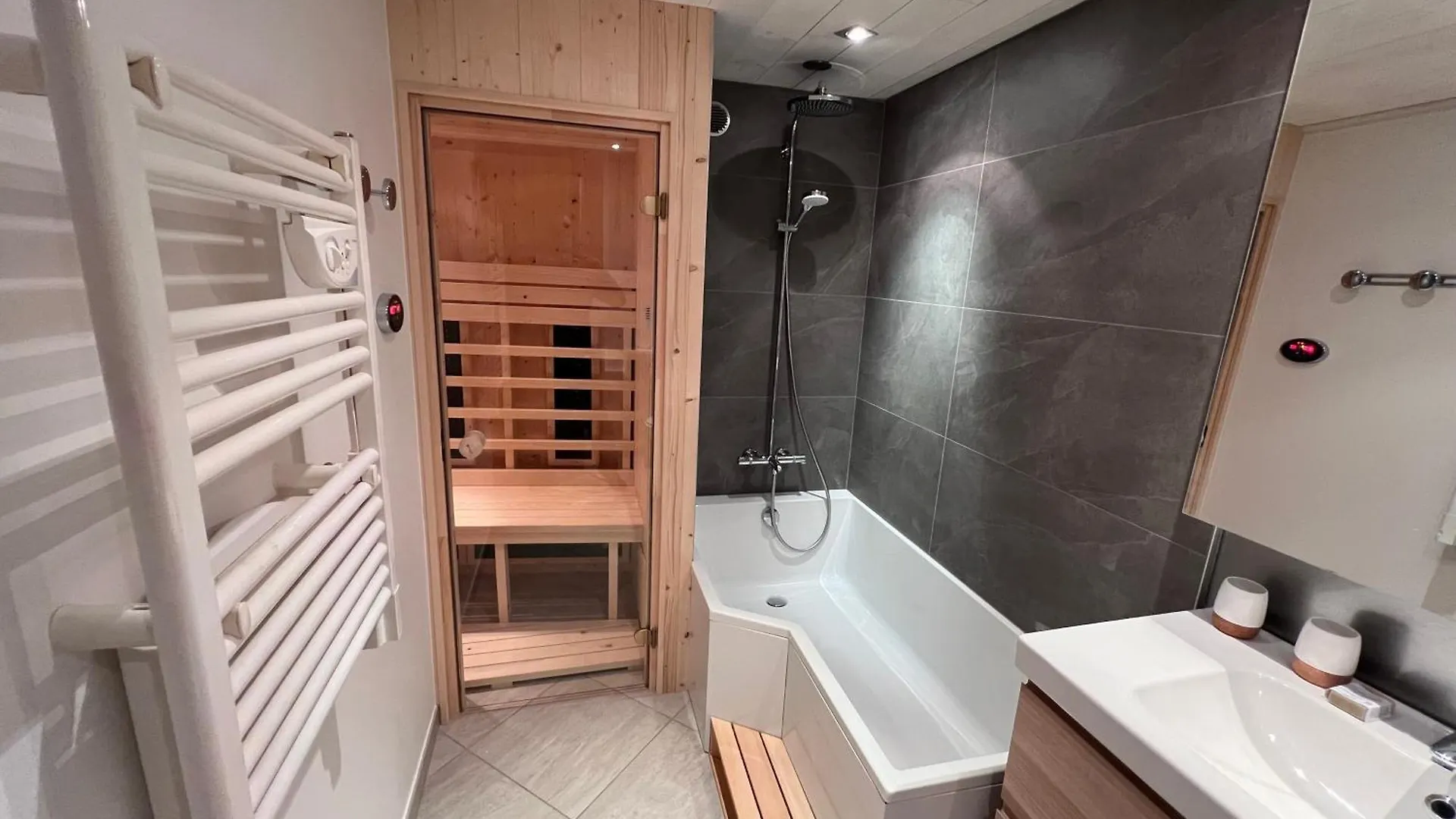 Chalet Des Grangettes Avec Jardin, Sauna Et Appli Roadbook - Huez